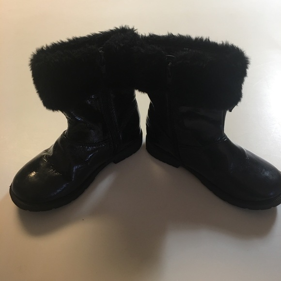 🦃Children’s Place🦃Size10 Black patent like boot - Picture 2 of 5